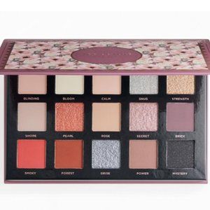 Ace Beaute Smoky Roses Eyeshadow Palette NEW